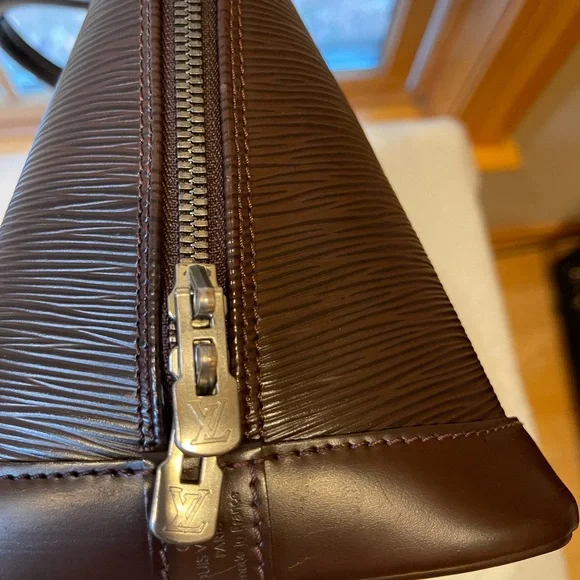 Louis Vuitton Dark Brown Epi Leather Alma - Picture 4 of 11